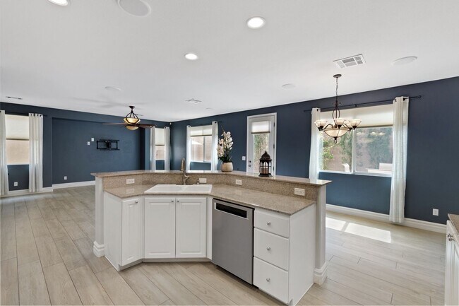 Photo - Southwest 3 bedrooms 2.5 bathrooms