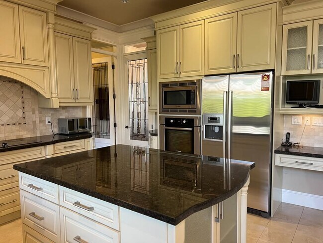 Photo - 5191 Calderwood Crescent