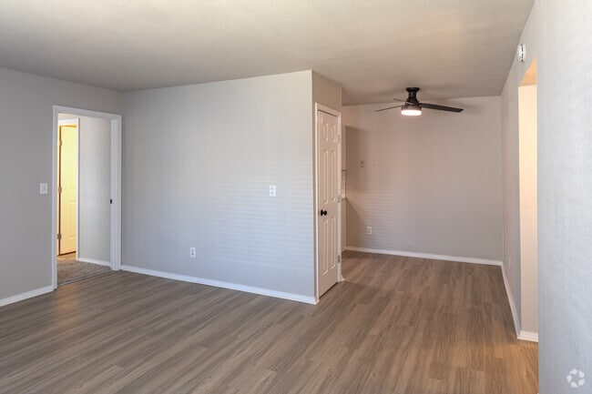 2BR, 2BA - 800-900SF