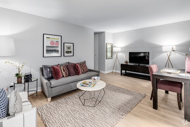 Photo - Monticello Falls Church