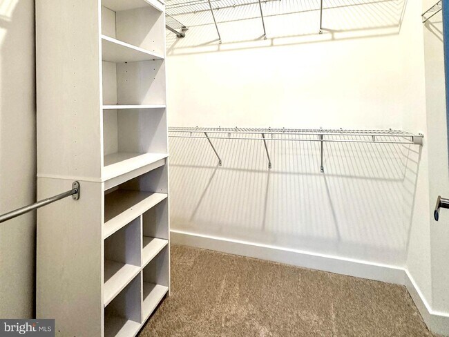 Photo - 601 Colindale St