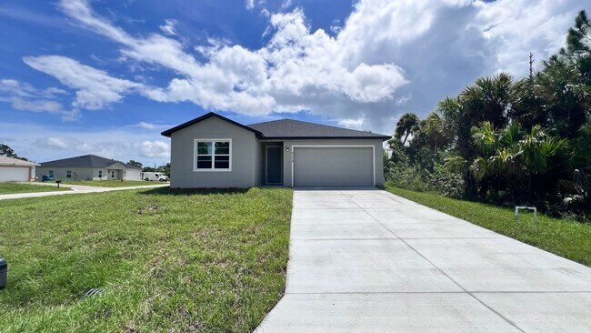 Spacious 3-Bedroom Home with Garage & Pati... - Spacious 3-Bedroom Home with Garage & Pati...