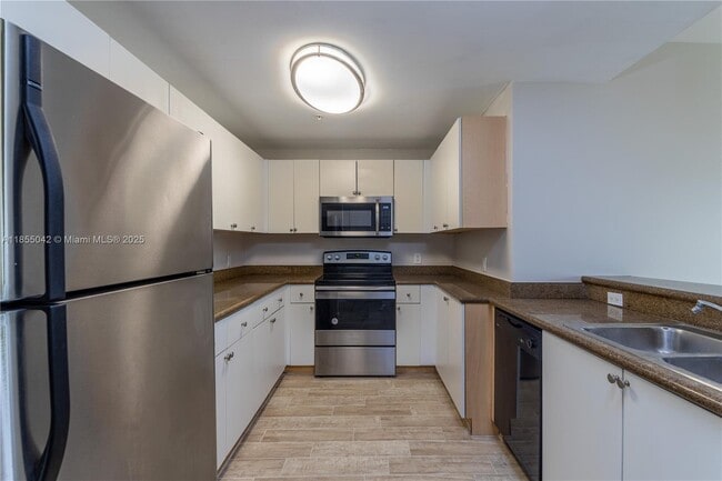 Photo - 2280 SW 32nd Ave Unit 607