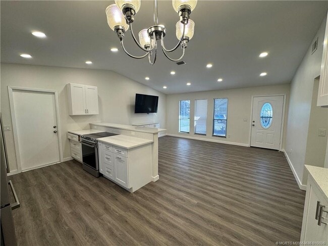 Photo - 981 SW Bay State Rd