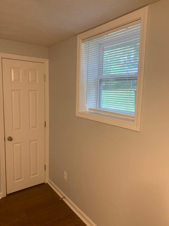 Building Photo - 710 Forest Lake Dr S Rental