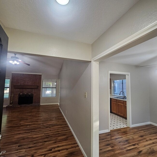 Photo - 1402 Sheppard Ln