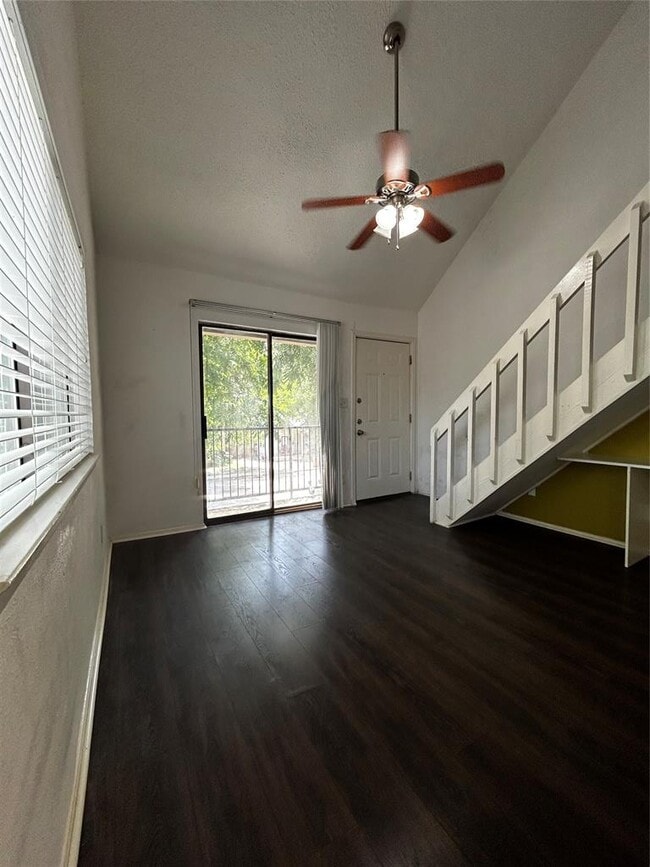 Photo - 708 Graham Pl Unidad 208