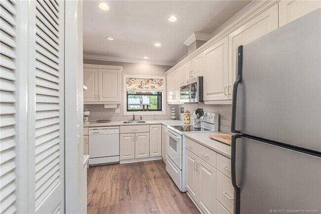 Photo - 3901 SE St Lucie Blvd Unidad 34