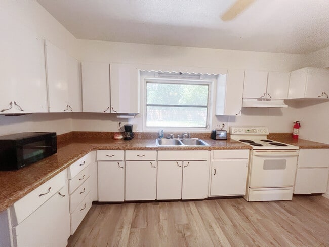 Photo - 9604 4th Ave