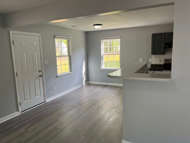 Photo - 408 Gladstone Dr