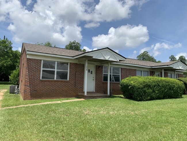 Building Photo - 228 Frieda Ln