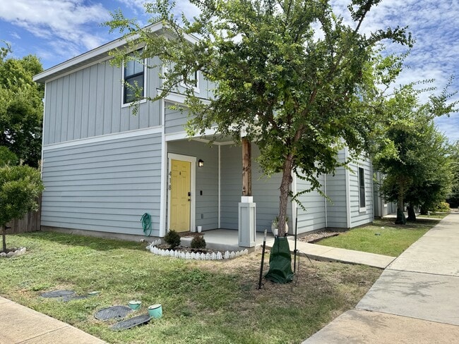 Photo - 418 Lockhart St