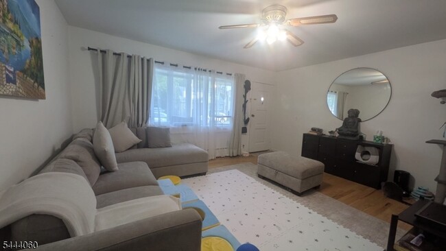 Photo - 100 E 7th St