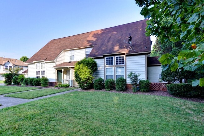 Building Photo - Nicely Updated Condo in Great Neighborhood