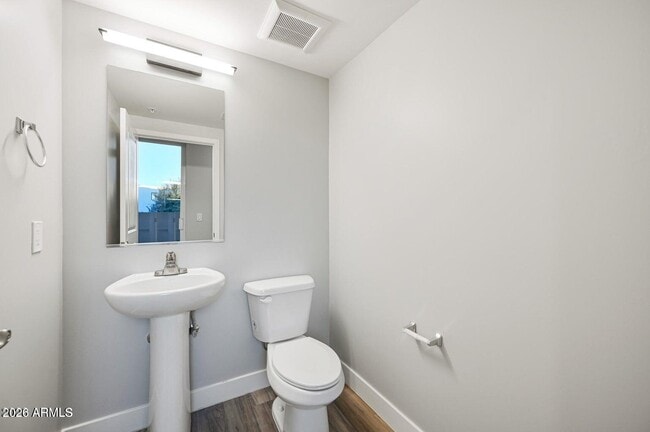 Photo - 1023 W 5th St