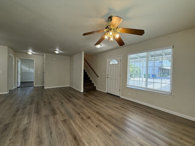 Photo - 592 E 5th Ave