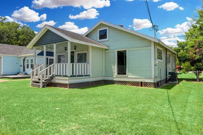 Photo - 523 E Mulberry St