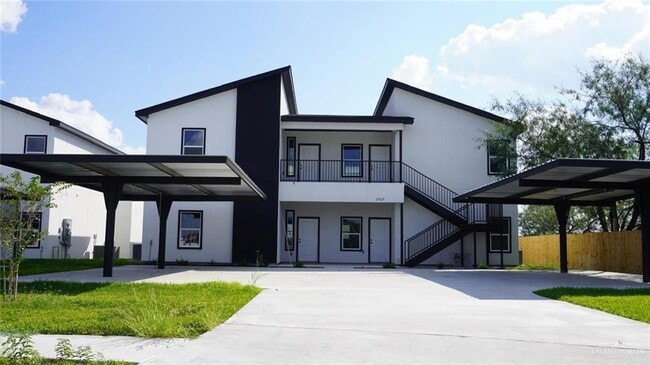 Building Photo - 5 Bravo Rd Unit B