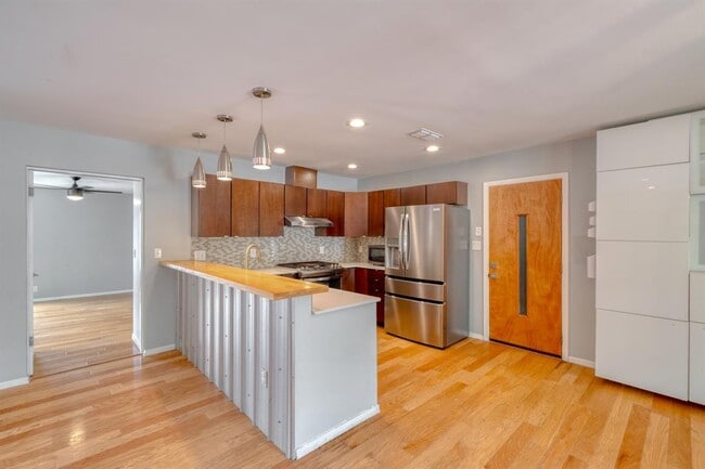 Photo - 1413 Berkshire Dr