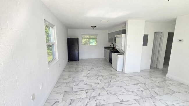 Building Photo - 2110 Mara Ct