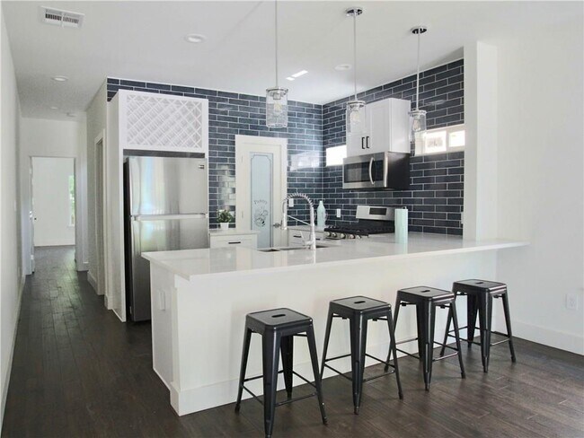 Photo - 705 Harris Ave