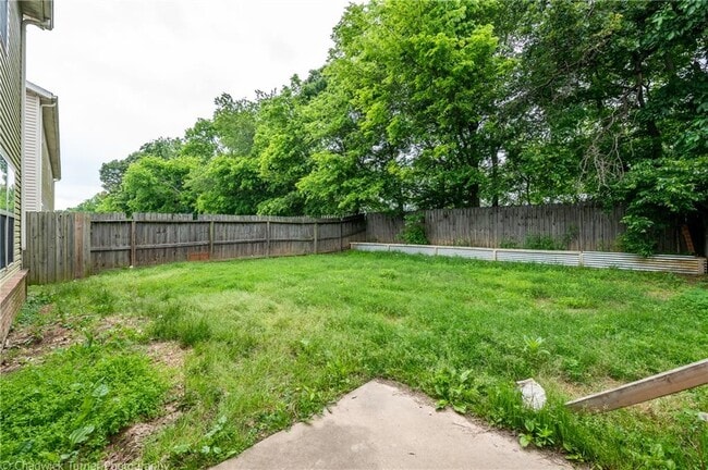 Photo - 812 Baker St NW
