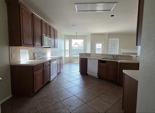 Photo - 4533 Indian Rock Dr