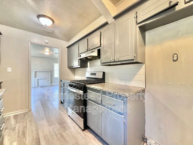 Photo - 1200 SW 28th St