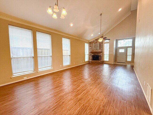 Photo - Spacious 2 story home seconds from Lake Ray Hubbard!