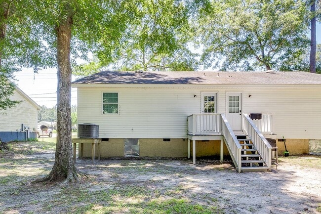 Photo - Completely Renovated 2BR Duplex with Granite Counters & Stainless Appliances