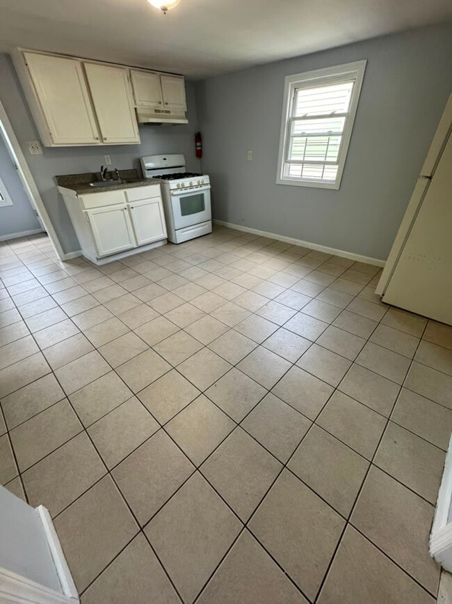 Building Photo - 261 21st St Unit 3