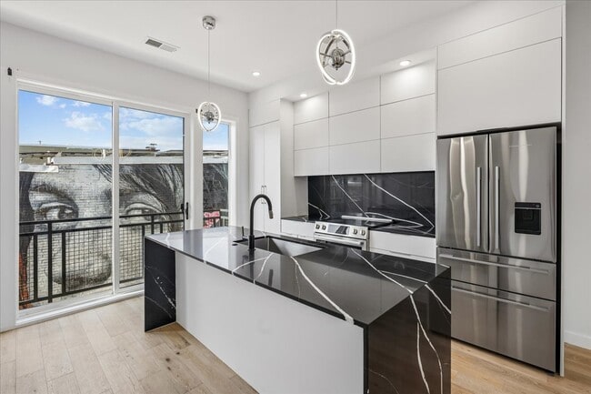 Photo - 810 13th St NE