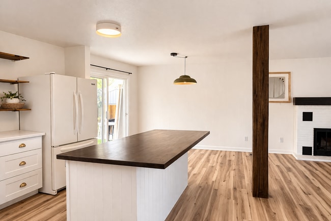 Photo - 107 Arlen St