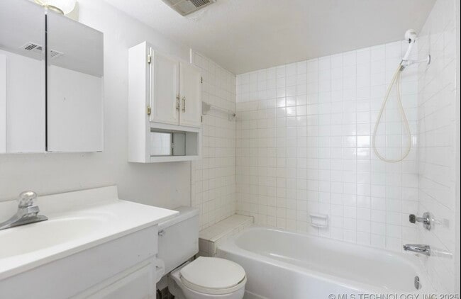 Photo - 1802 E 66th Pl Unidad 1802 E 66th place