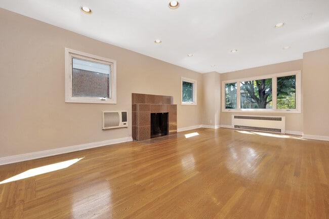 Photo - 7543 192nd St