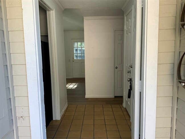 Photo - 6218 Crakston St