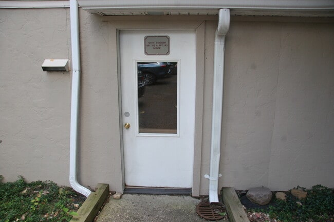 Photo - 121 W Stadium Ave