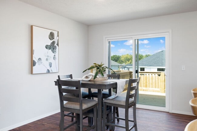 Photo - 122 Pin Oak Dr