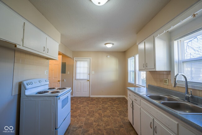 Photo - 136 S Webster Ave