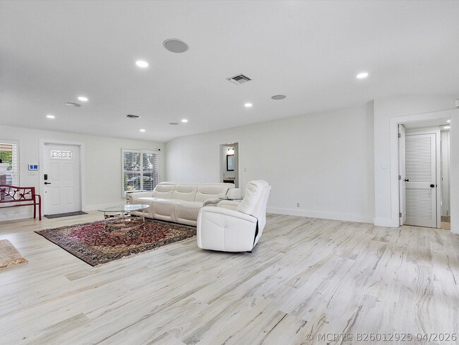 Photo - 411 Poinciana Dr