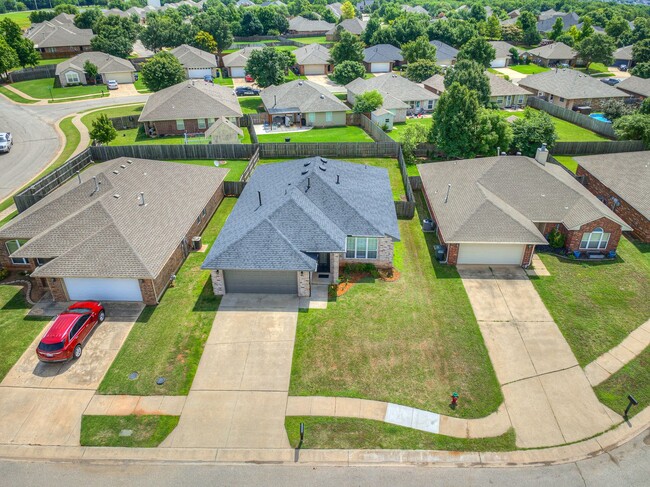 Photo - Charming home in North Edmond + Deer Creek Schools