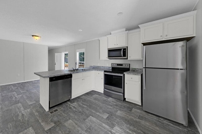 Building Photo - Newer Luxury 3-Bedroom/ 2-Bath Mobile Home