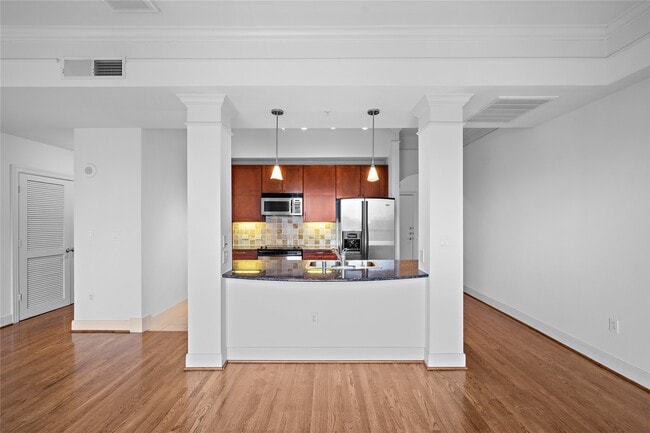 Photo - 3333 Allen Pkwy