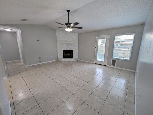Photo - 8325 Fortworth St