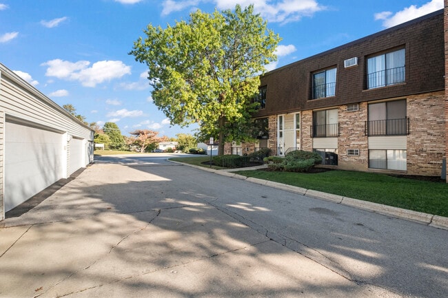 Building Photo - 201 N Waters Edge Dr Unit 302