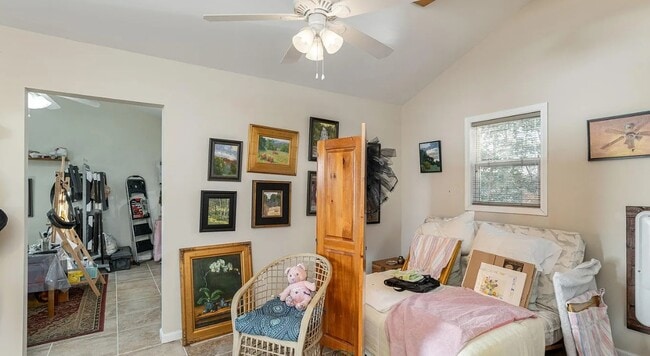 Photo - 479 Probart St