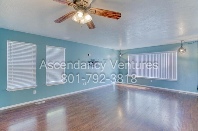 Photo - 1483 N Clemente Wy