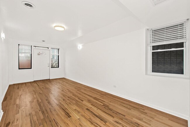 Photo - 1739 W Beach Ave Unit apt G