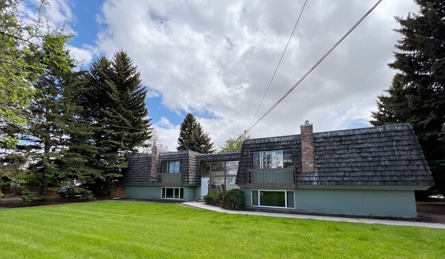 Building Photo - Fantastic location! 2 Bed, 2 Ba Unit C