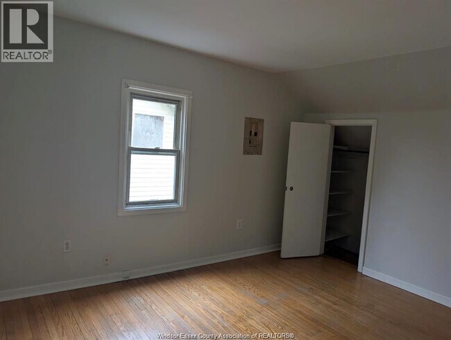 Photo - 1335 Marentette Ave